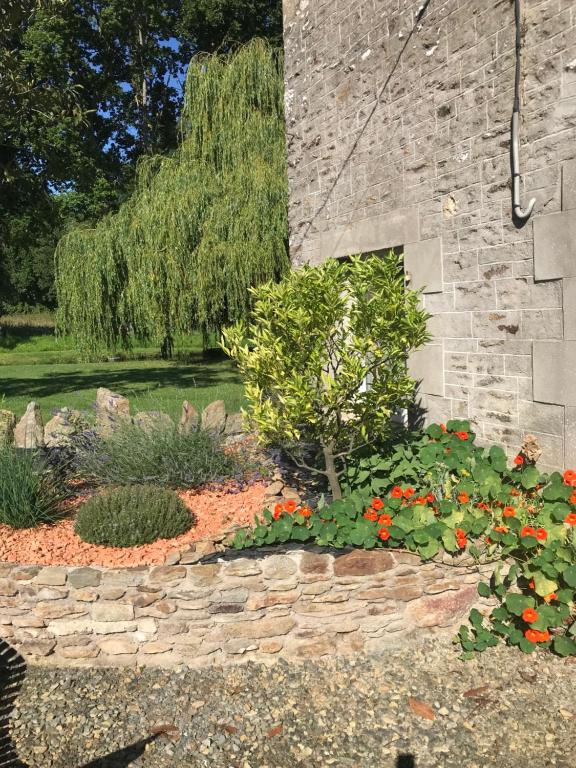 Zahrada ubytování Charmant gîte entre vallée de la Rance et côte d'Emeraude