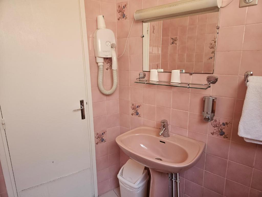 Hôtel Bellevue et du Chariot d'Or - Resim 26