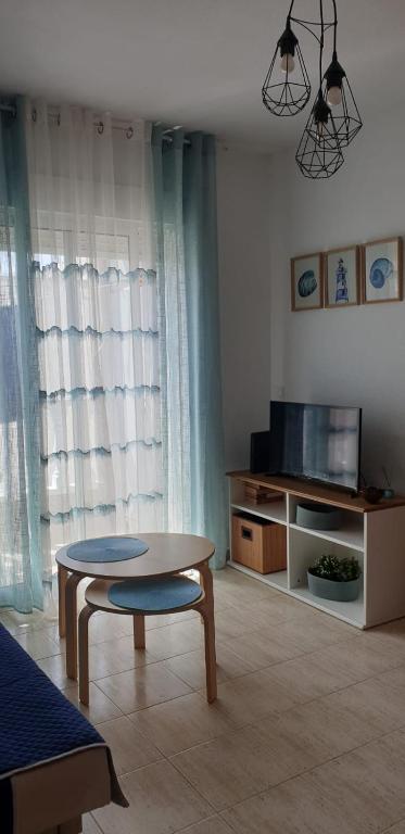 Televízia a/alebo spoločenská miestnosť v ubytovaní TORREVIEJA Apartamento