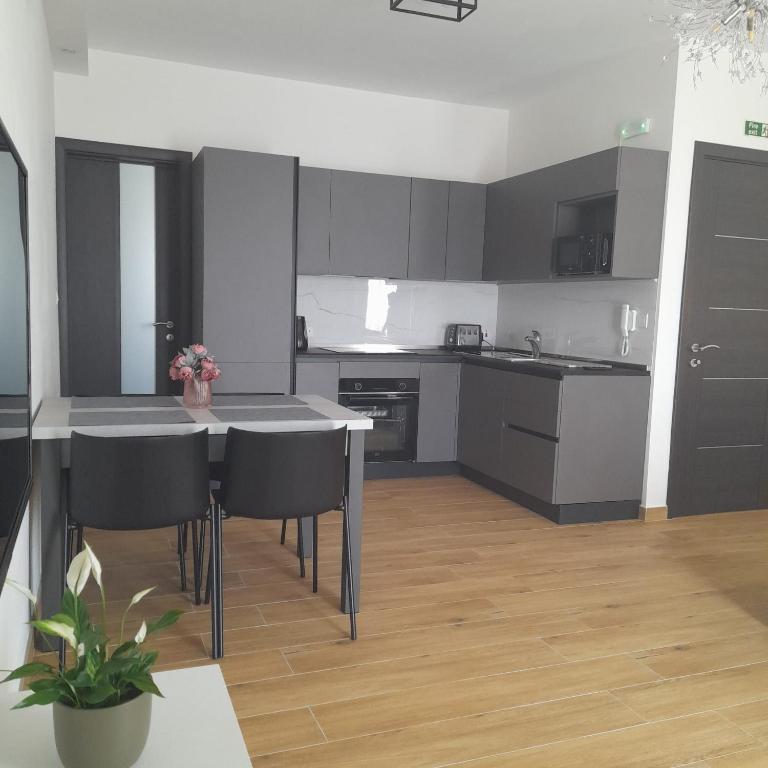 Coral Reef Apartments - Deluxe Studio
