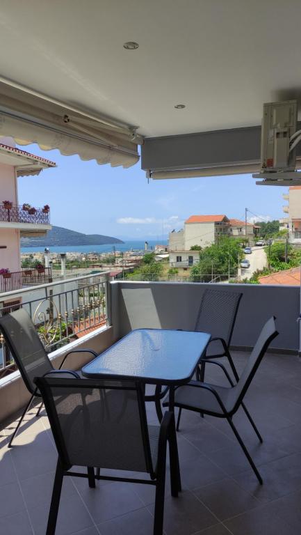 Balkoni atau teres di Οδυσσέας & Σοφία