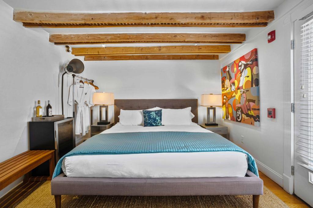 Postel nebo postele na pokoji v ubytování ZEY HOTEL
