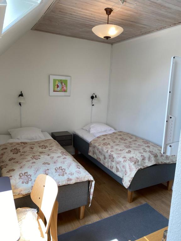 Postel nebo postele na pokoji v ubytování Hotel Højslev Kro