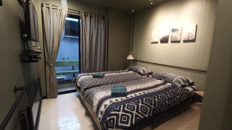 Postel nebo postele na pokoji v ubytování Rangyen Homestay Cha-Am รังเย็น