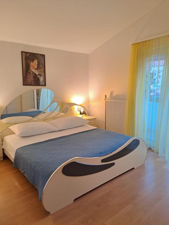Postel nebo postele na pokoji v ubytování Apartment Ema