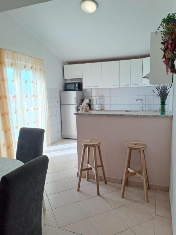 Kuchyň nebo kuchyňský kout v ubytování Apartment Ema