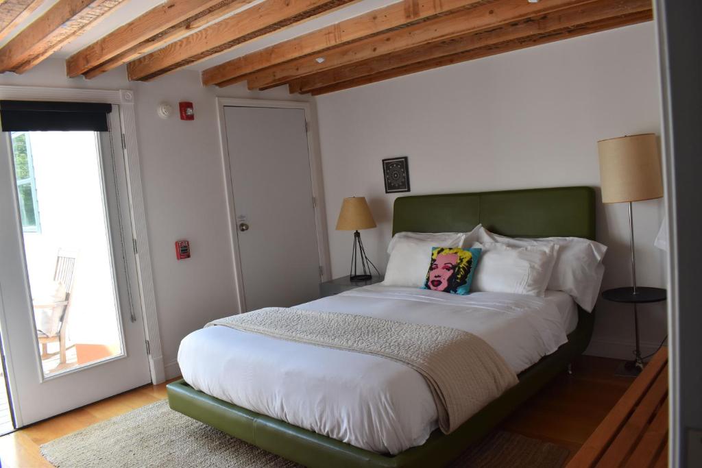Postel nebo postele na pokoji v ubytování ZEY HOTEL