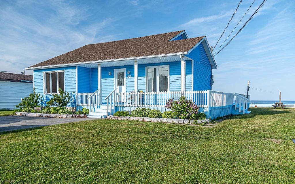 Waterfront Beach House, Petit Rocher (updated prices 2024)