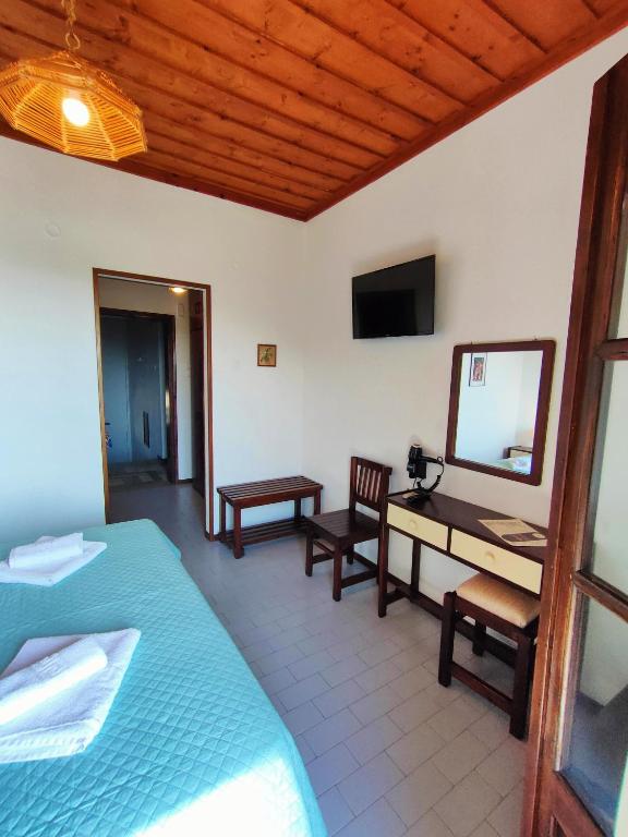 TV a/nebo společenská místnost v ubytování Hotel Vrionis