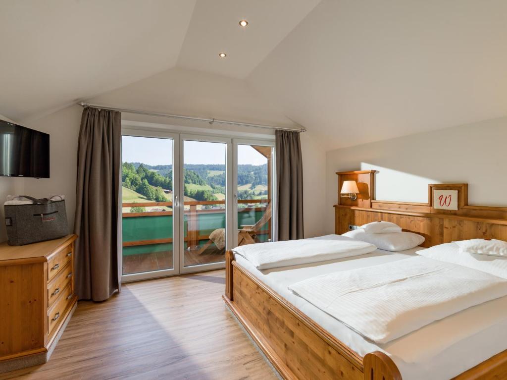 Postel nebo postele na pokoji v ubytování Hotel & Alpin Lodge Der Wastlhof