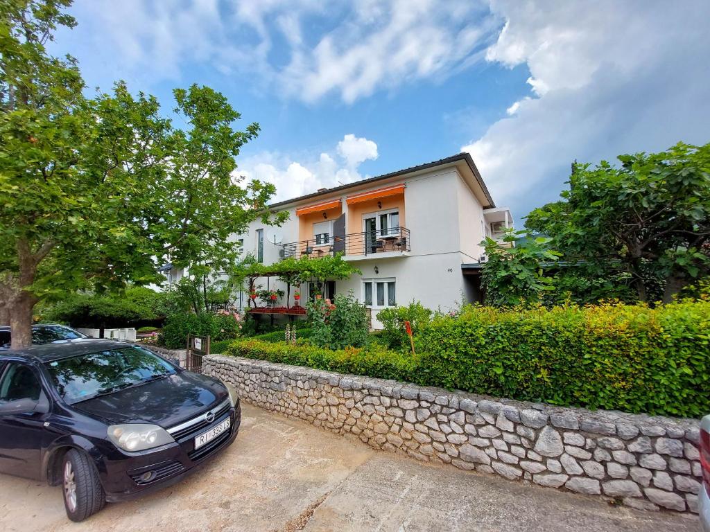 a car parked in front of a house at Apartments Katica in Selce