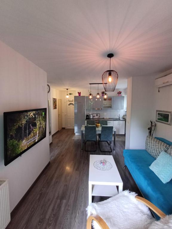Kuchyňa alebo kuchynka v ubytovaní Emerald Luxury Apartments