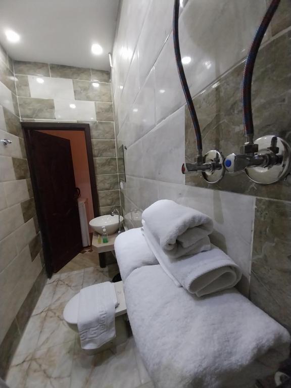 Eagles Pyramids View - 8