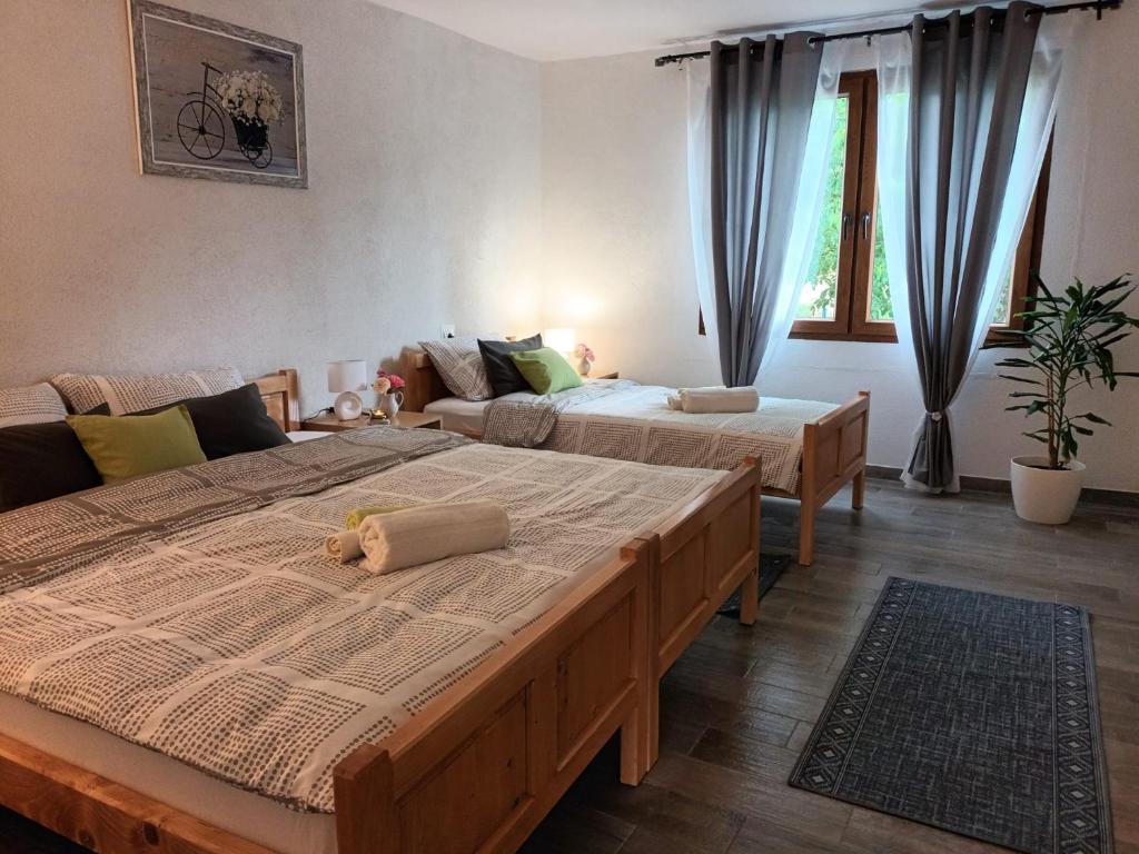 a bedroom with two beds and a couch at Kuća za odmor Miriam in Otočac