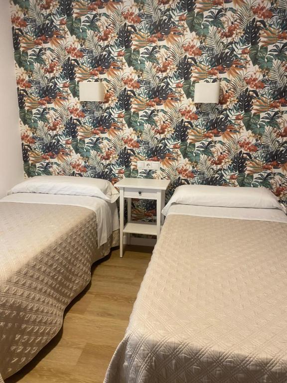 A bed or beds in a room at Hotel Ovetense