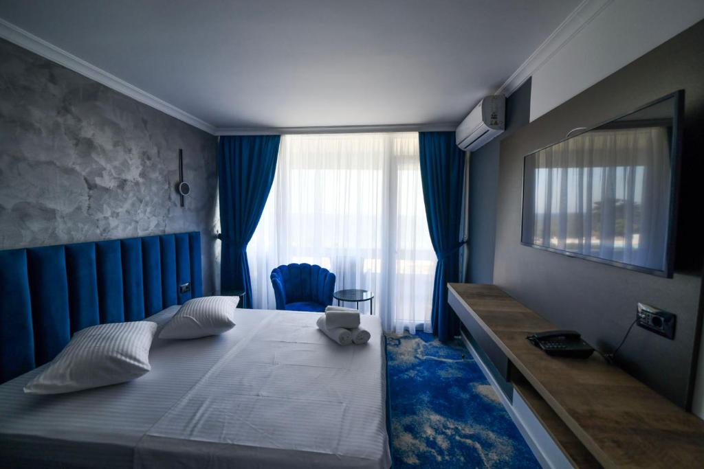 Postel nebo postele na pokoji v ubytování HOTEL TOPAZ 4* CAP AURORA