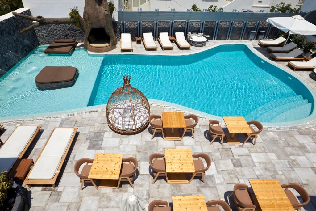 Het zwembad bij of vlak bij Amara Suites Santorini