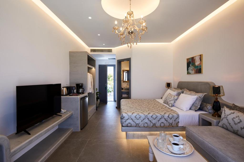 Een TV en/of entertainmentcenter bij Amara Suites Santorini
