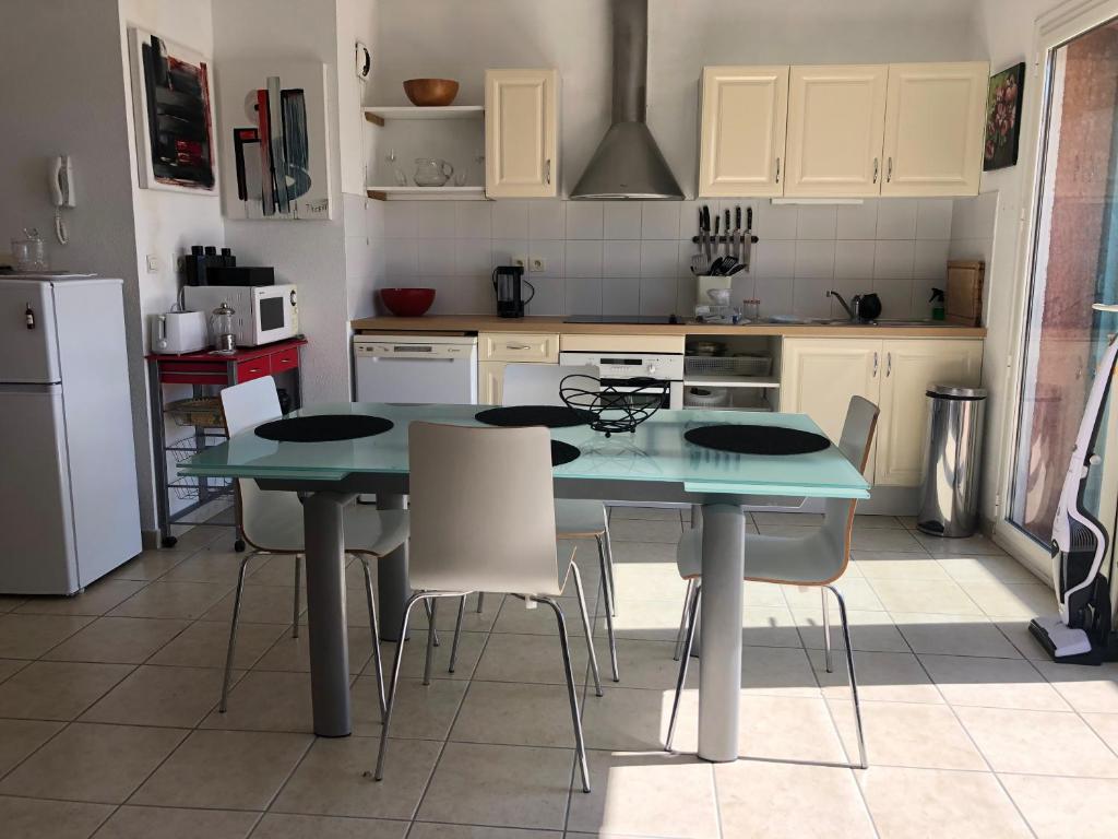 a kitchen with a table and chairs in it at La Terrasse in Port-Vendres