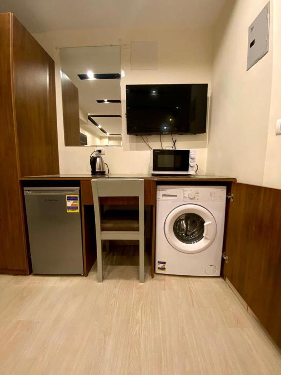 A kitchen or kitchenette at Hostel 390
