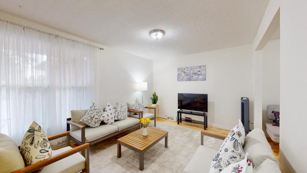 a living room with a couch and a tv at Modern bright cozy 3bed 3bath Vacation house in Ajax, greater Toronto area GTA, ON, Canada in Ajax