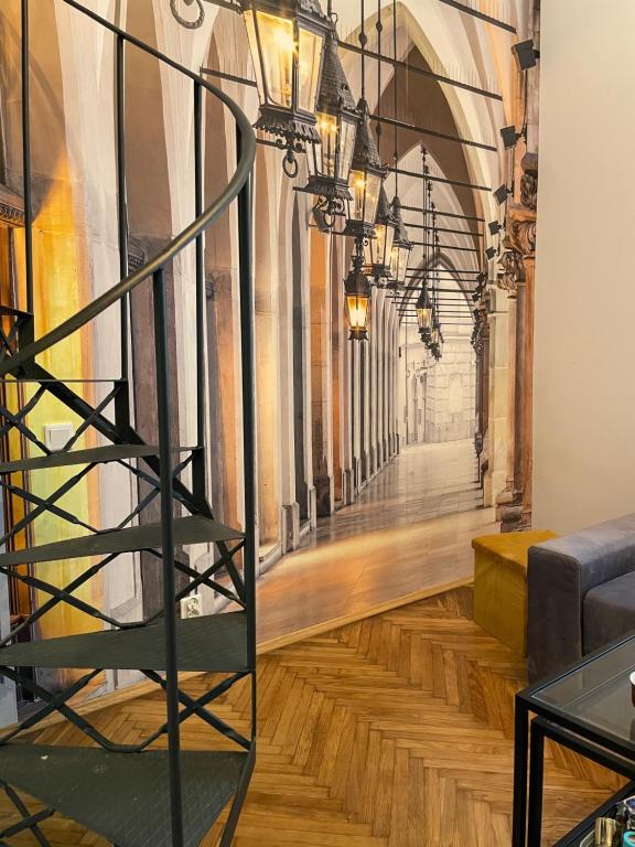 una pintura de un pasillo en un edificio en Family Suite, en Cracovia