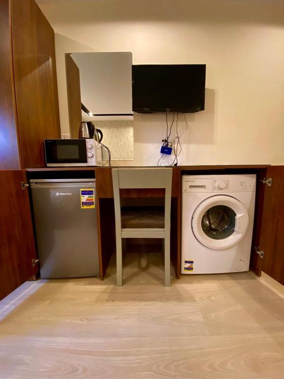 A kitchen or kitchenette at Hostel 390