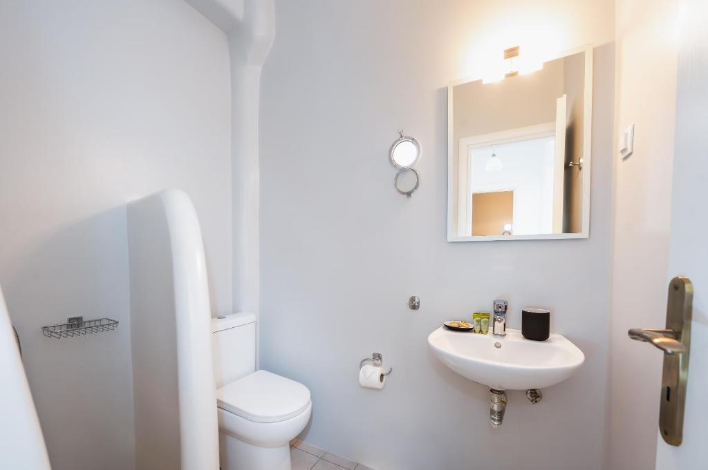 Un baño de Anzuelo Apartments