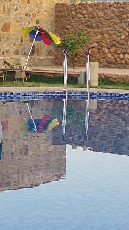 Bazén v ubytování Sariska Kasba - A Village Resort nebo v jeho okolí