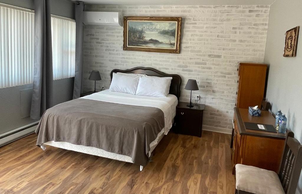 Postel nebo postele na pokoji v ubytování Auberge Restwell Motel