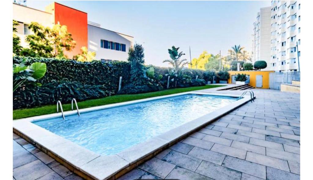 a swimming pool in the middle of a courtyard at Espectacular piso cerca de la playa in Barcelona
