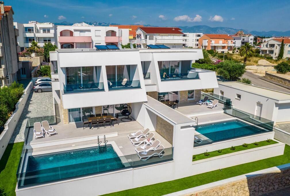 een luchtzicht op een wit huis met een zwembad bij Villa Petra 1 - private pool in Novalja