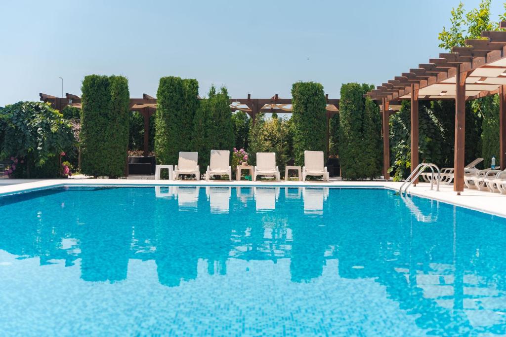 Bazén v ubytování Emerald Hotel nebo v jeho okolí