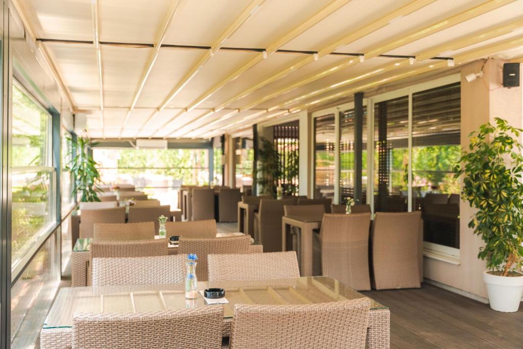 Posezení v ubytování Emerald Hotel