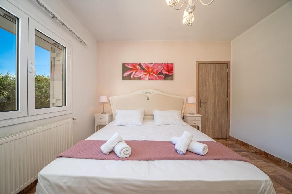 Postel nebo postele na pokoji v ubytování JASMINE - ONE BEDROOM APART WITH BALCONY