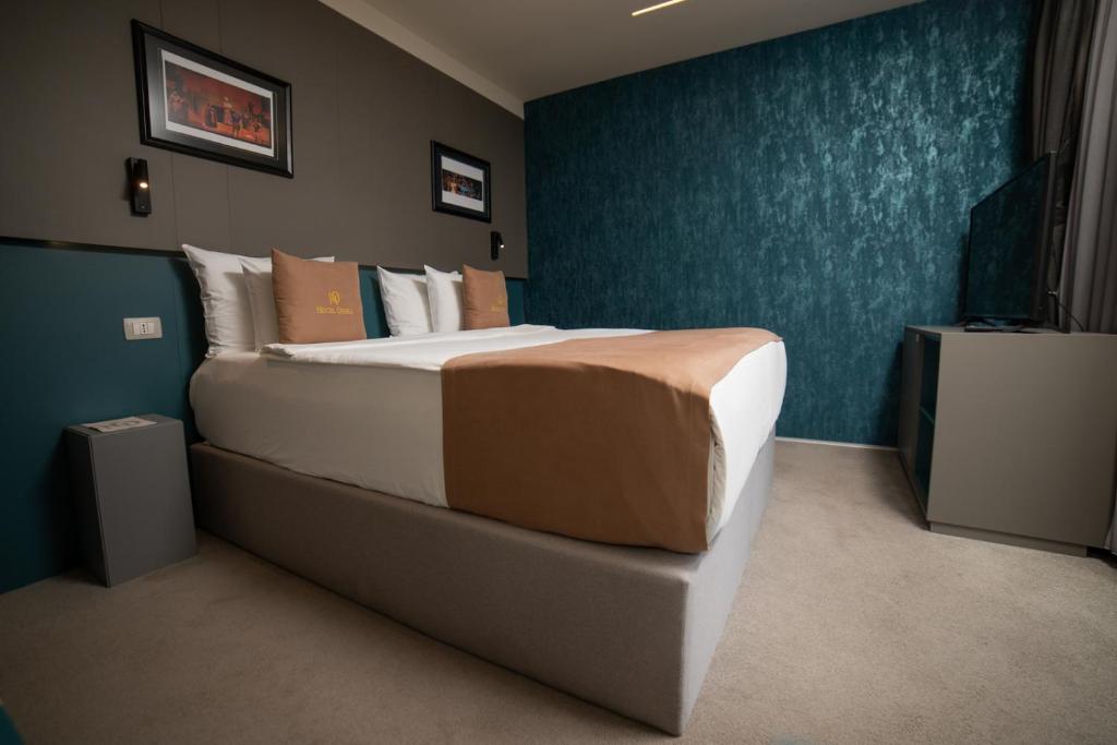 Postel nebo postele na pokoji v ubytování Hotel Opera