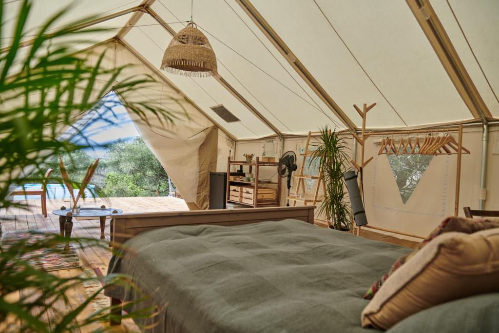 Postel nebo postele na pokoji v ubytování Tranquilo Glamping