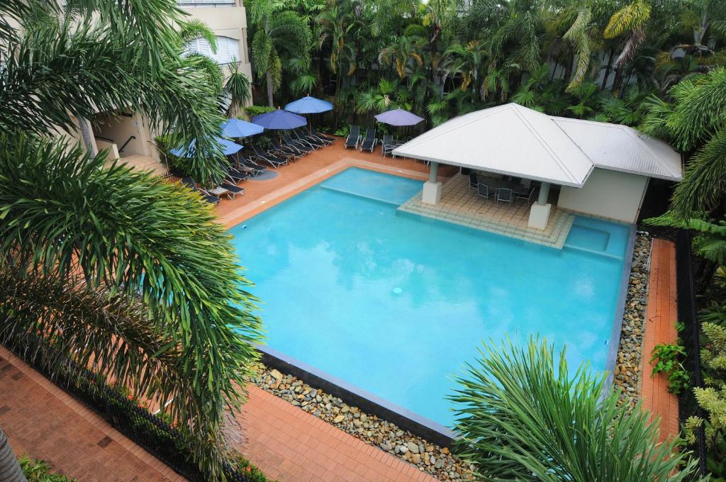 Bazén v ubytování Cayman Villas Port Douglas nebo v jeho okolí