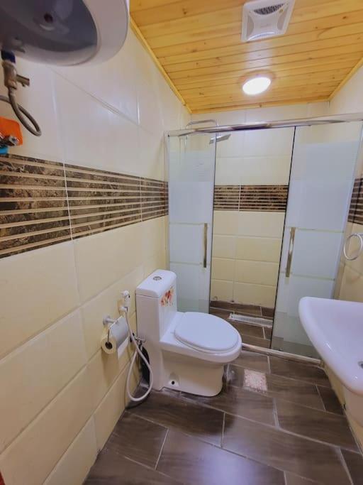 Koupelna v ubytování atoom lodge