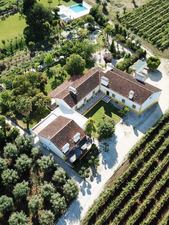 an aerial view of a house with a vineyard at Quinta da Trombeta in Borba