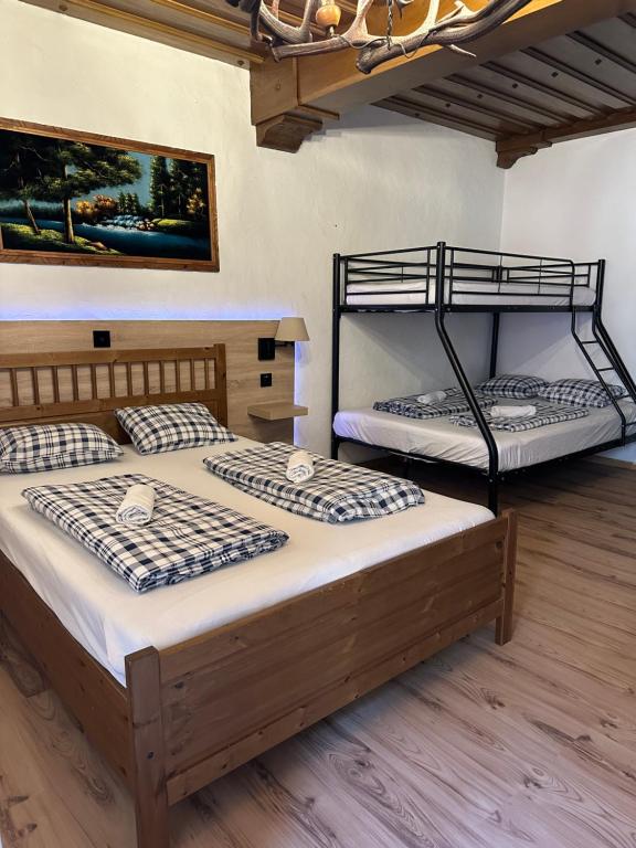 HOSTEL LOVELY ROOMS, city center, shared Bathroom, windows to corridor - 舒适的三个房间