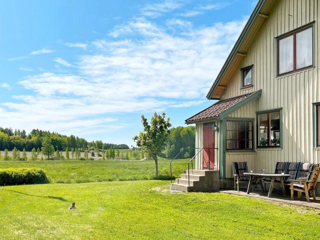 Κήπος έξω από το 4 person holiday home in FÄRGELANDA-By Traum
