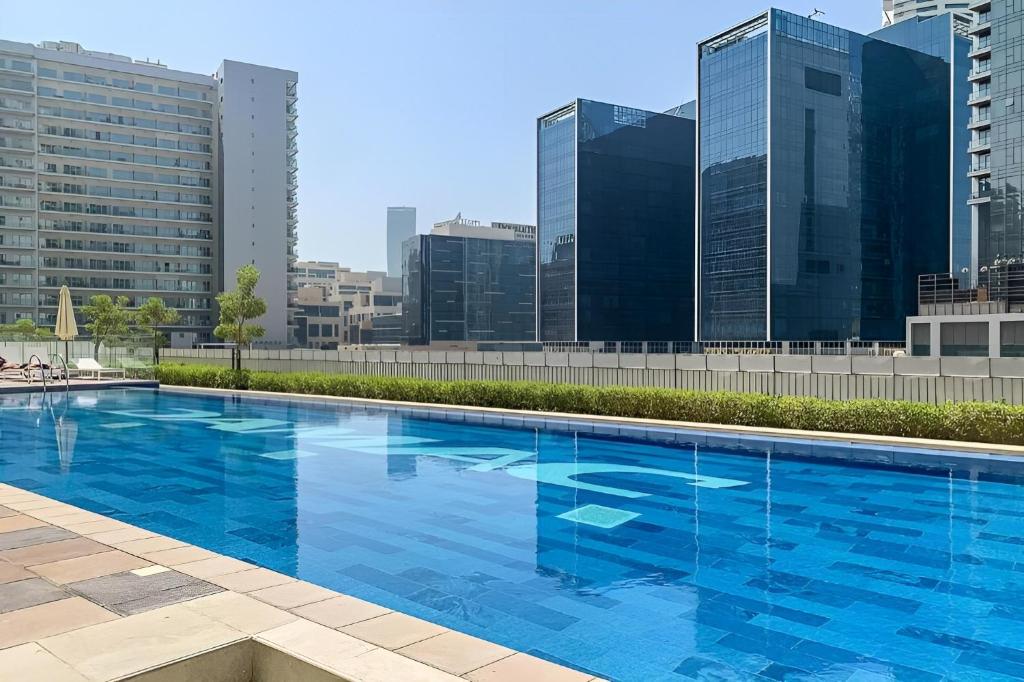 Bazén v ubytování Sparking 2 BR at Vera Residences nebo v jeho okolí
