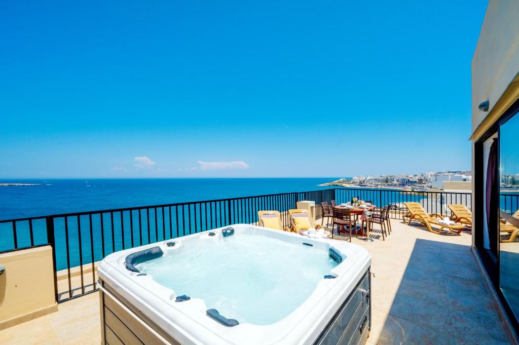 Picture Idea: Islet Promenade Seafront Penthouse With Breathtaking Seaviews And