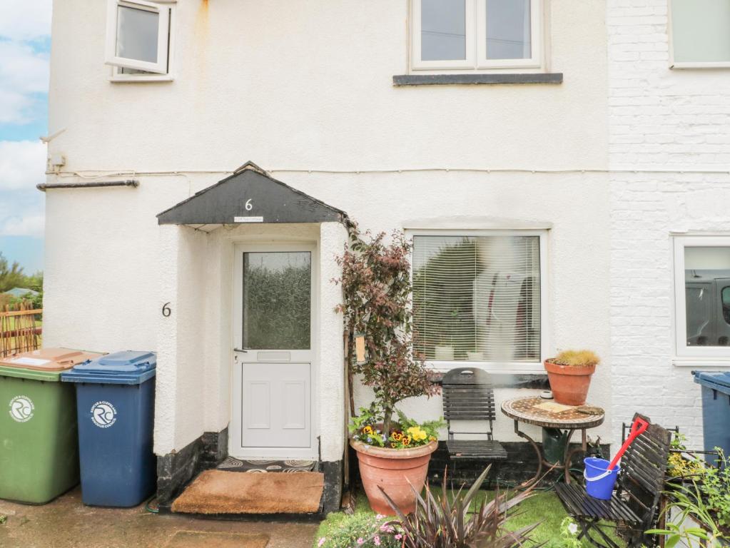 Cliff Top Cottage - Housity