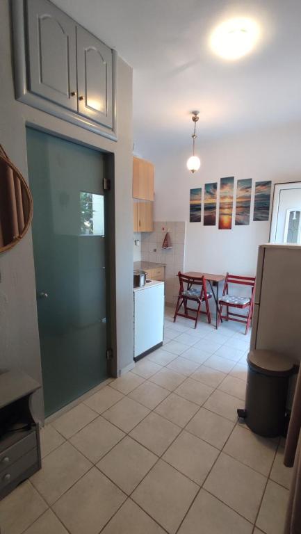 A kitchen or kitchenette at Alexander Apartments Nea Koutali