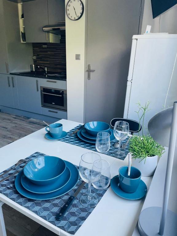 Modern Studio - WiFi, Parking, Near Basel & Airport - Portable AC, dishwasher, washing machine – photo 16