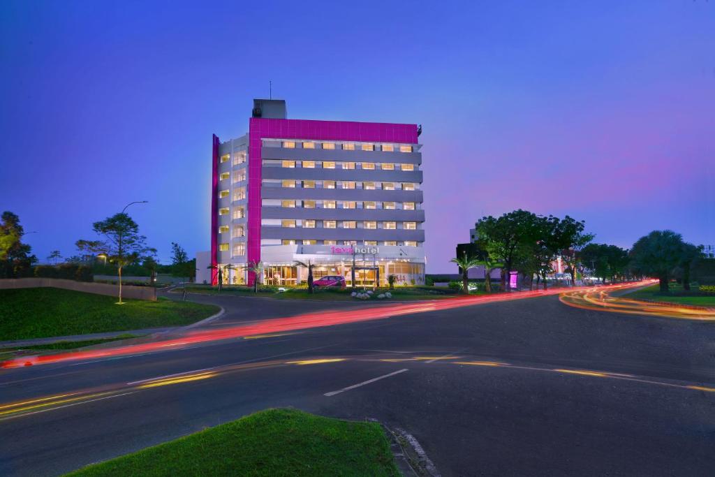 a building on a street in front of a road at favehotel Jababeka Cikarang in Cikarang