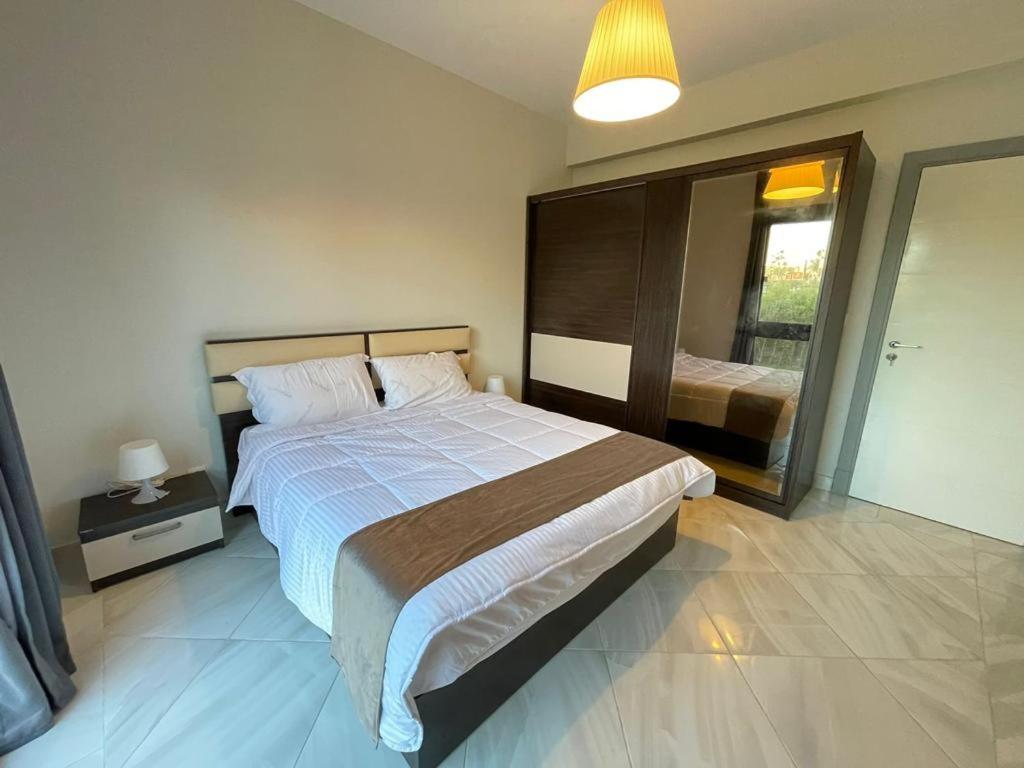 Gallery image of chalet 2 bedroom with garden on lagoon in blanca 200g3 in El Alamein