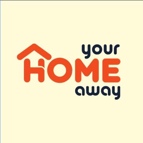 Znak ze słowami Twój dom daleko w obiekcie Your home Away w mieście Srihotto
